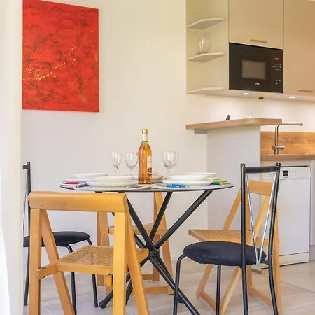 De Mons By Interhome * Royan